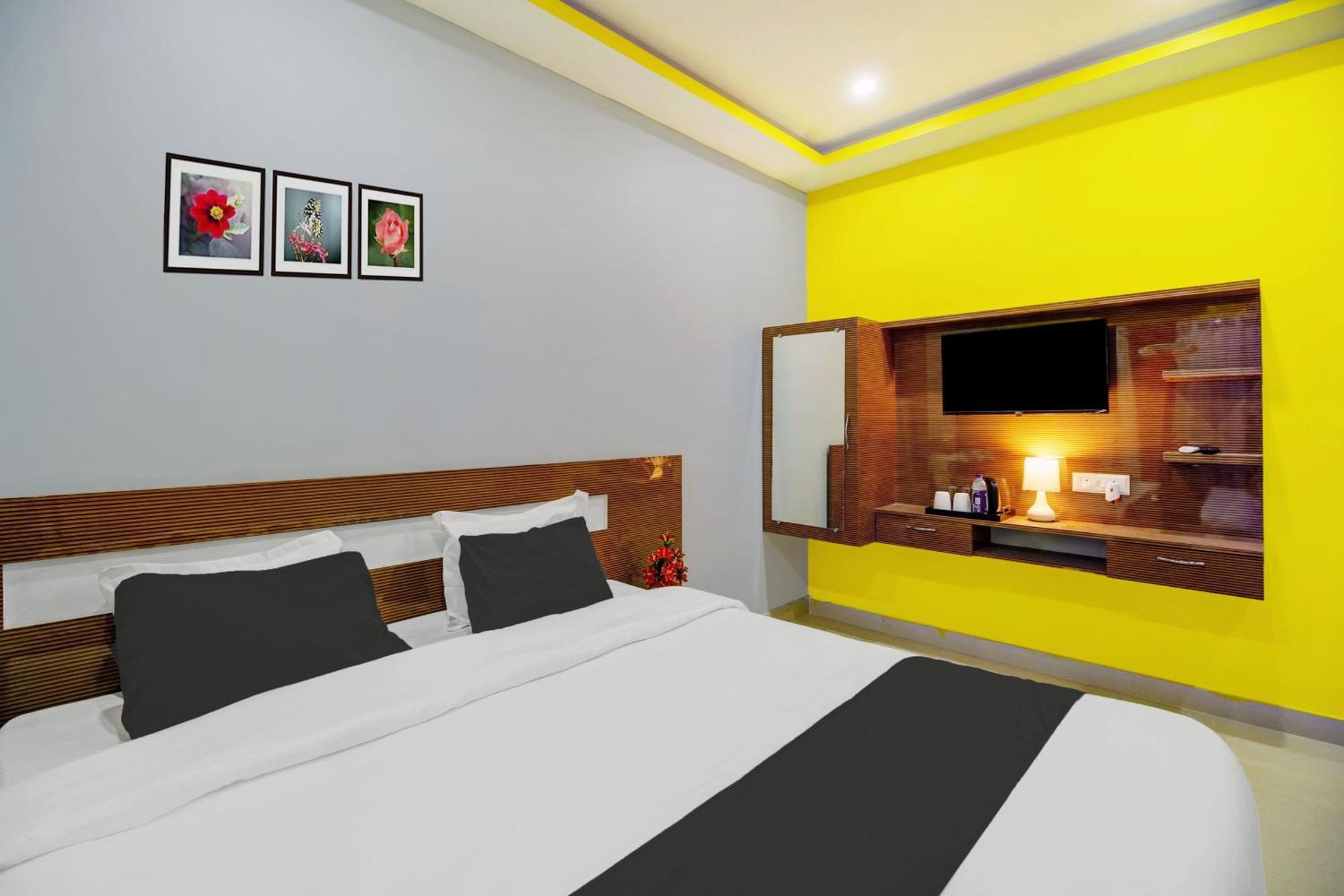 Super Hotel O Sai D-Lux Guwahati Bagian luar foto