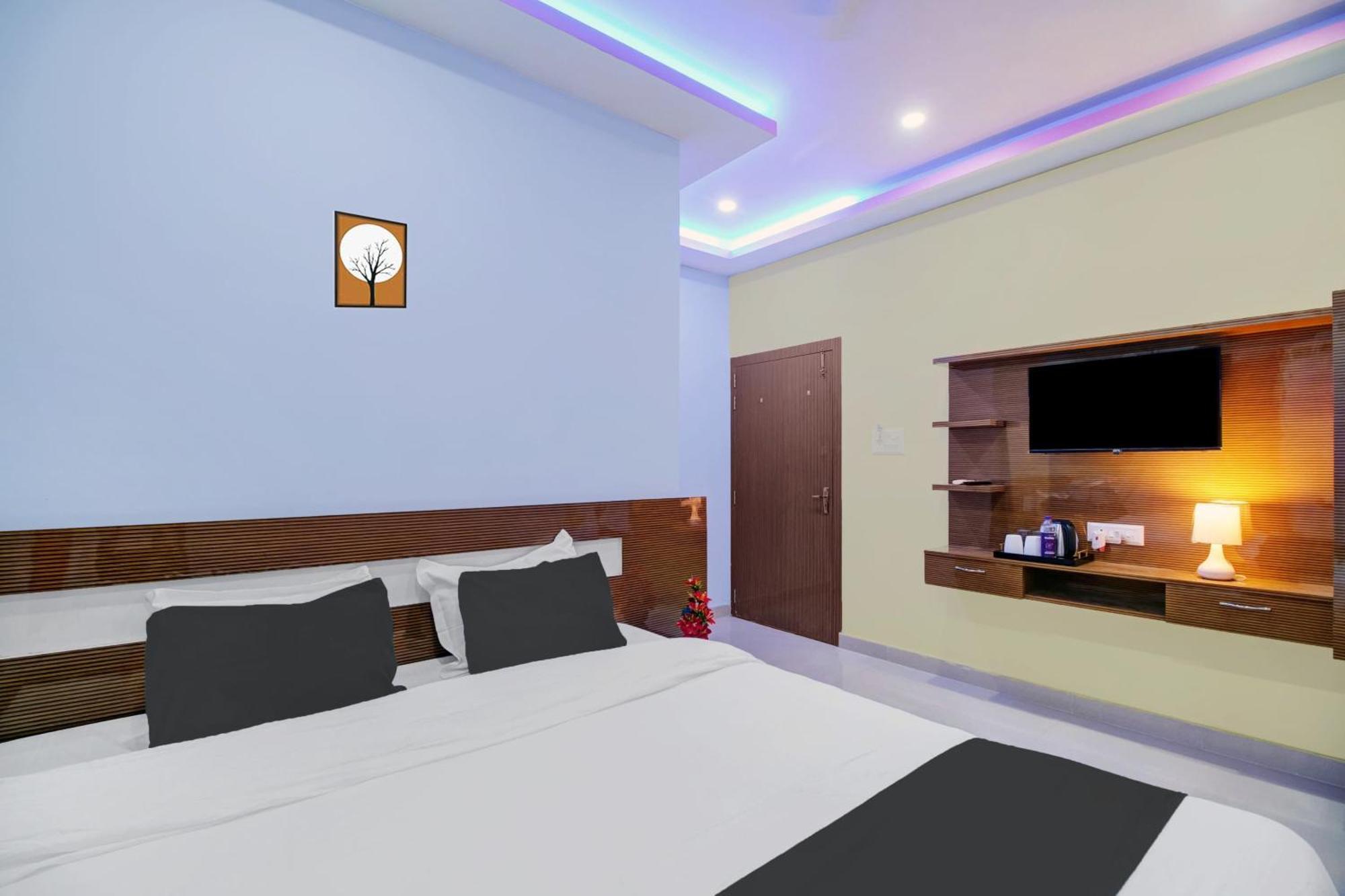 Super Hotel O Sai D-Lux Guwahati Bagian luar foto