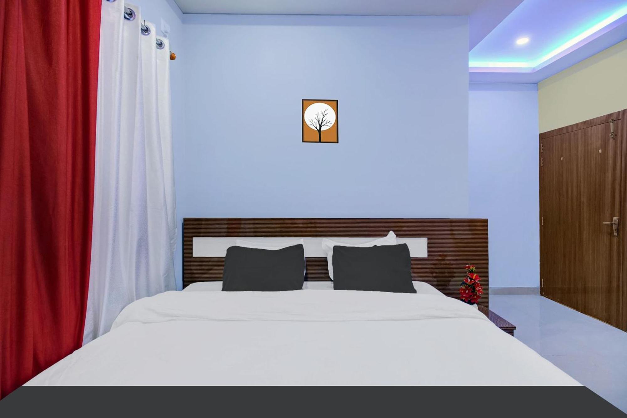 Super Hotel O Sai D-Lux Guwahati Bagian luar foto